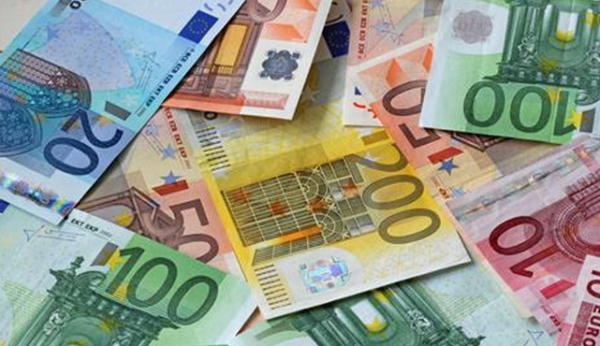 Συνελήφθη παραχαράκτης με χιλιάδες πλαστά χαρτονομίσματα λίγο πριν τα κυκλοφορήσει