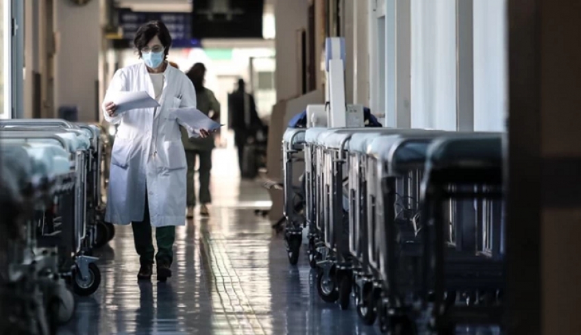 Από πνευμονικό οίδημα ο θάνατος της 63χρονης γυναίκας στο Ιλιον που κατέρρευσε μετά τον εμβολιασμό της
