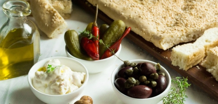 Το παραδοσιακό έθιμο της λαγάνας και η ωραιότερη συνταγή για το τραπέζι της Καθαράς Δευτέρας