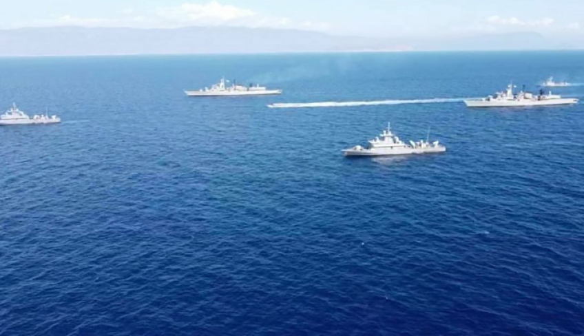 Πλωτό «τείχος» από το Πολεμικό Ναυτικό μια ανάσα από το Καστελλόριζο