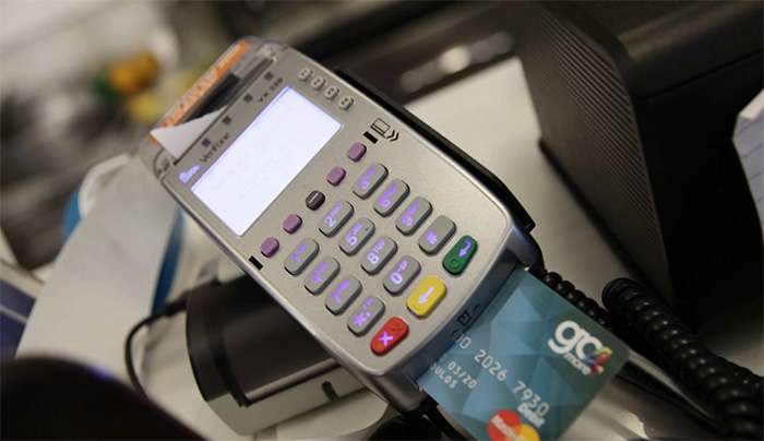 POS: Παράδοση καφέ και φαγητού στην πόρτα με πληρωμή μέσω κάρτας