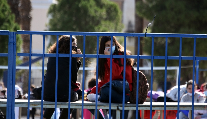 Self test για ανεμβολίαστους μαθητές: Από την Τετάρτη η διάθεσή τους από τα φαρμακεία