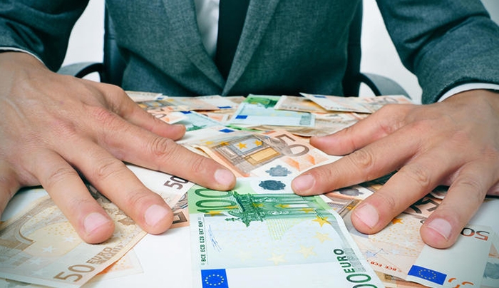 Die Welt: Οι Έλληνες απέσυραν 2,5 δισ. τον Δεκέμβριο