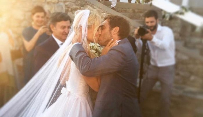 Πανευτυχής η νιόπαντρη Δούκισσα Νομικού - Τι έγινε στον «γάμο της χρονιάς»