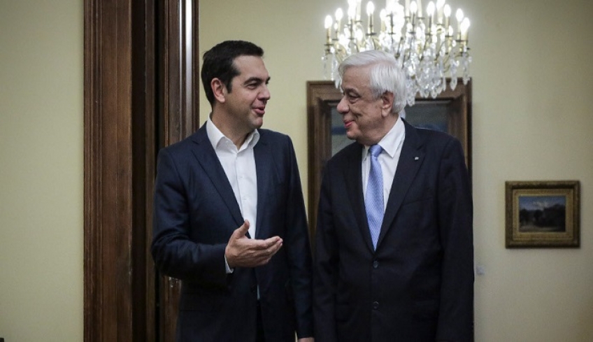 Δεν υπογράφει αλλά και δεν επιστρέφει στο Μαξίμου τα διατάγματα για τις αλλαγές στη Δικαιοσύνη ο Παυλόπουλος