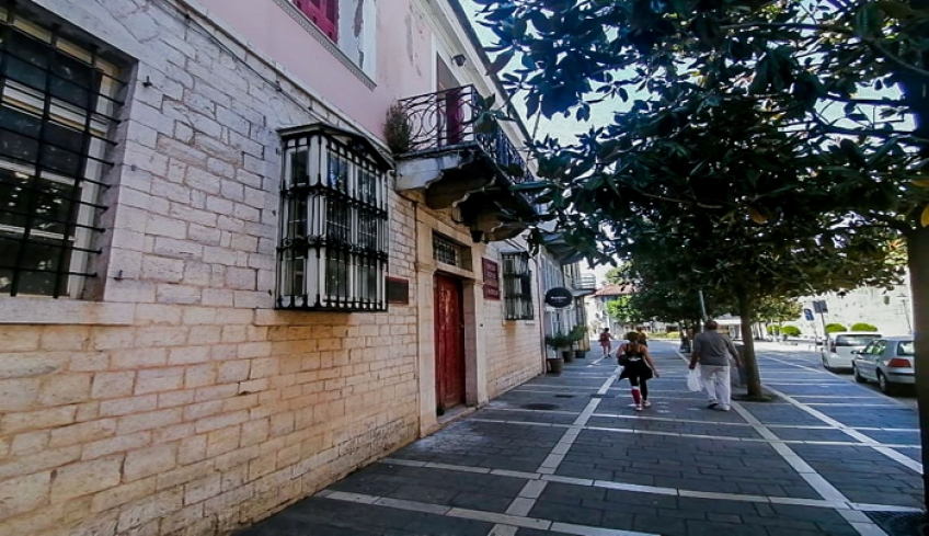 Με εντολή Χαρδαλιά mini lockdown σε Ιωάννινα και Κοζάνη
