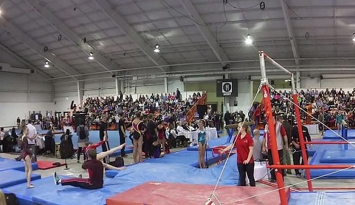 Ακροβατική διάσωση σε αγώνες ενόργανης γυμναστικής – ΒΙΝΤΕΟ