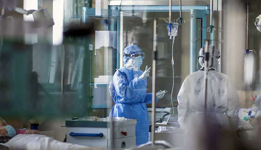 Στα ύψη οι νεκροί από κορωναϊό – 168 θάνατοι την τελευταία εβδομάδα – Σε ποιες περιοχές εξαπλώνεται η «Kraken» και ο «Ορθρος»