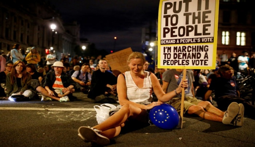 Brexit: 1.000.000 υπογραφές εναντίον του Τζόνσον για το «λουκέτο» στην Βουλή!