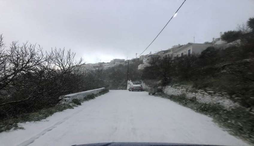 Η Κακοκαιρία έχει χτυπήσει την Τήνο – Πολύ Χιόνι – Κλειστά Σχολεία