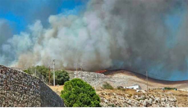 Σε εξέλιξη πυρκαγιά που σύμφωνα με πληροφορίες ξεκίνησε από περιοχή Βουτσάνι της Καλύμνου και έχει κατευθυνθεί με μεγάλη ταχύτητα προς Νότια