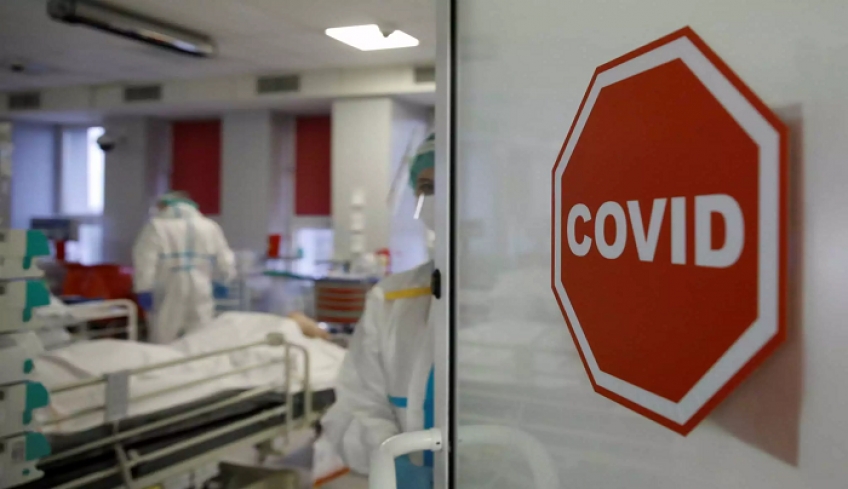 Μετάλλαξη Όμικρον: Μεταδίδεται εύκολα, αλλά δεν προκαλεί βαριά νόσηση σε εμβολιασμένους