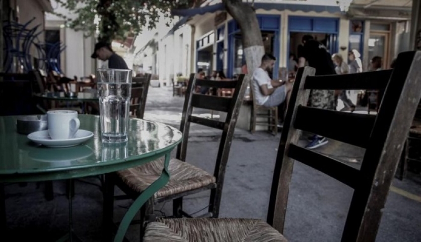 Θεσπρωτία: Πρόστιμο 23.000 σε καφενείο για ανασφάλιστη εργασία - Η πεθερά καθάριζε πατάτες!