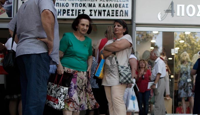 Υποχώρηση για το ΕΚΑΣ, δημιουργείται Ταμείο Κοινωνικής Αλληλεγγύης