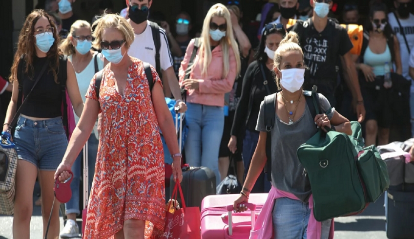 Τι αλλάζει από σήμερα Δευτέρα: Πρώτα... μπόνους για εμβολιασμένους, πού χρειάζονται τεστ οι ανεμβολίαστοι