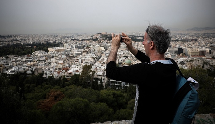 «Κοκτέιλ» ζέστης, σκόνης και βροχών έως την Παρασκευή