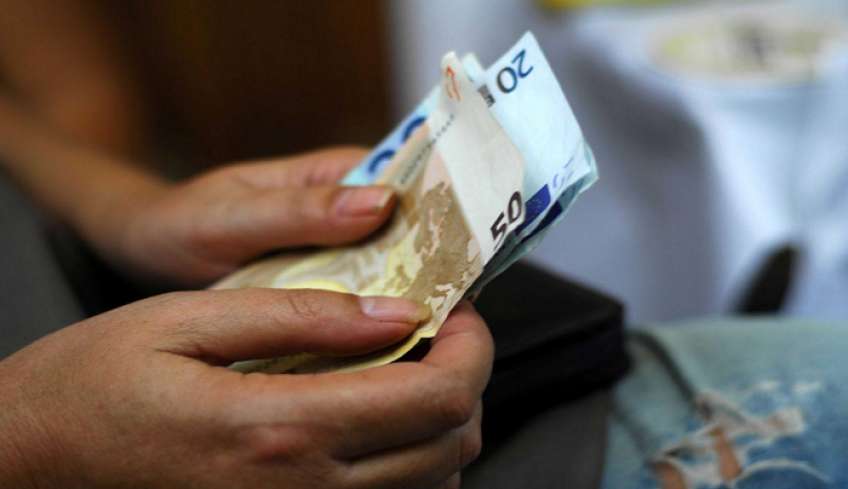 Υπουργείο Εργασίας: Εντός της εβδομάδας καταβάλλονται επιδόματα και αποζημιώσεις - Ποιοι θα δουν χρήματα στους λογαριασμούς τους