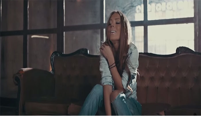 Η Sazi,συναντά τον Ominus και με το τραγούδι "Sexy Papadonna"!