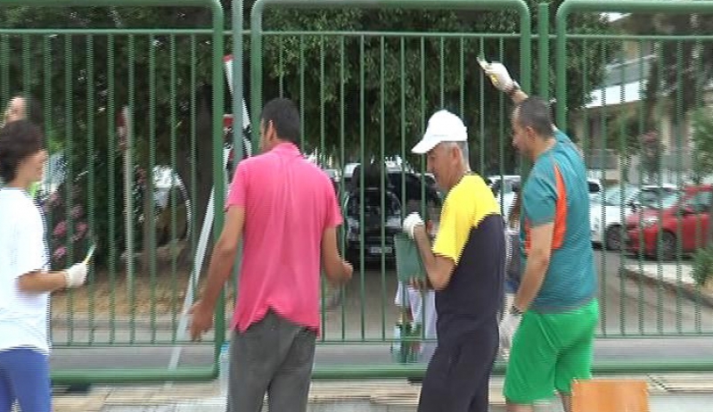 Γονείς &amp; εκπαιδευτικοί εν δράσει στο 2ο Δημοτικό! Αλλάζουν όψη στο σχολείο… ΒΙΝΤΕΟ