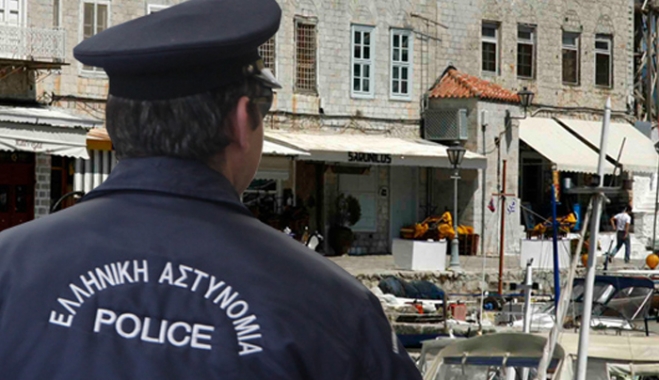 Οι αφίξεις μεταναστών αυξάνονται αλλά η δύναμη των αστυνομικών μειώνεται στα νησιά