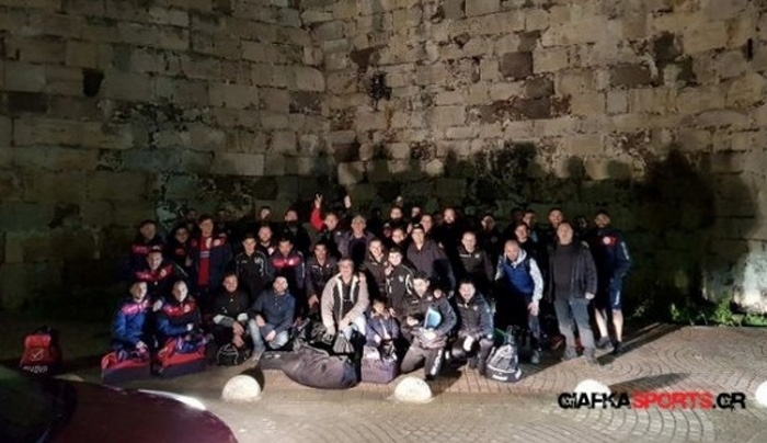 Όχι μην κάνετε μια ομάδα στο νησί…