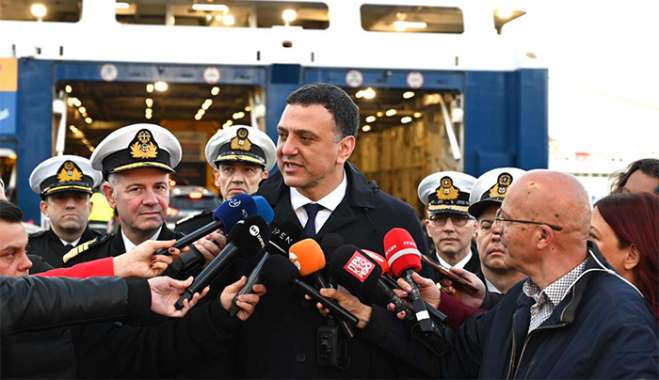 Β. Κικίλιας από λιμάνι Πειραιά: «Πάνω απ’ όλα η ασφάλεια» - Έκκληση για προσοχή στην πασχαλινή έξοδο