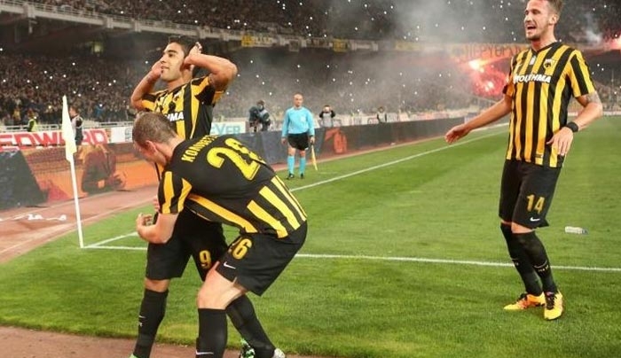 «Έσπασε» το αήττητο του Ολυμπιακού η ΑΕΚ (1-0)